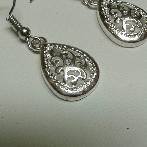 $8 TODAY ONLY! Earrings - Picture 2 of 2